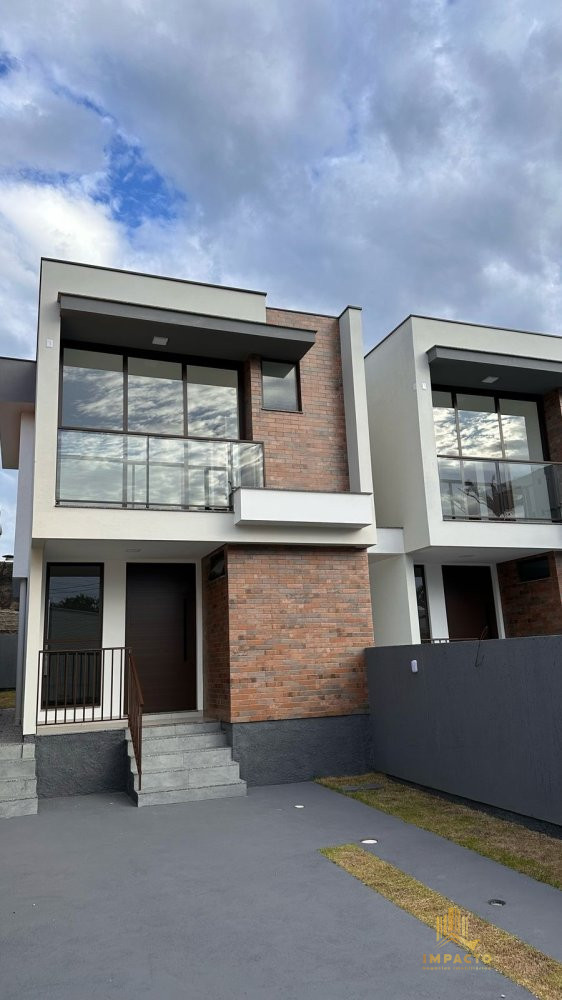 Sobrado à venda  no Serraria - São José, SC. Imóveis