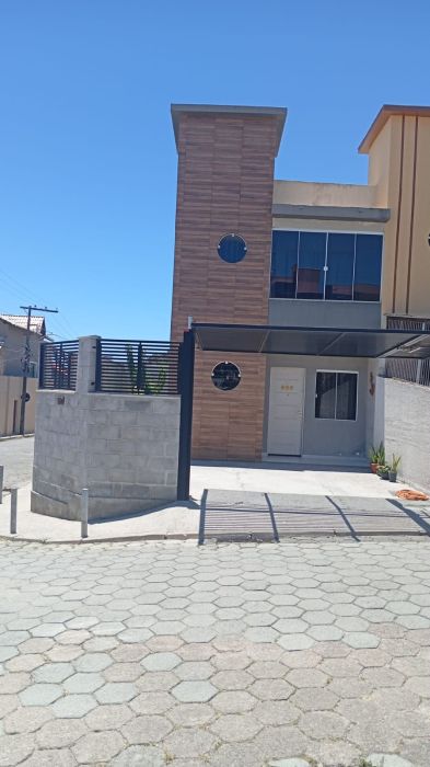 Sobrado - Venda - Ingleses do Rio Vermelho - Florian�polis - SC